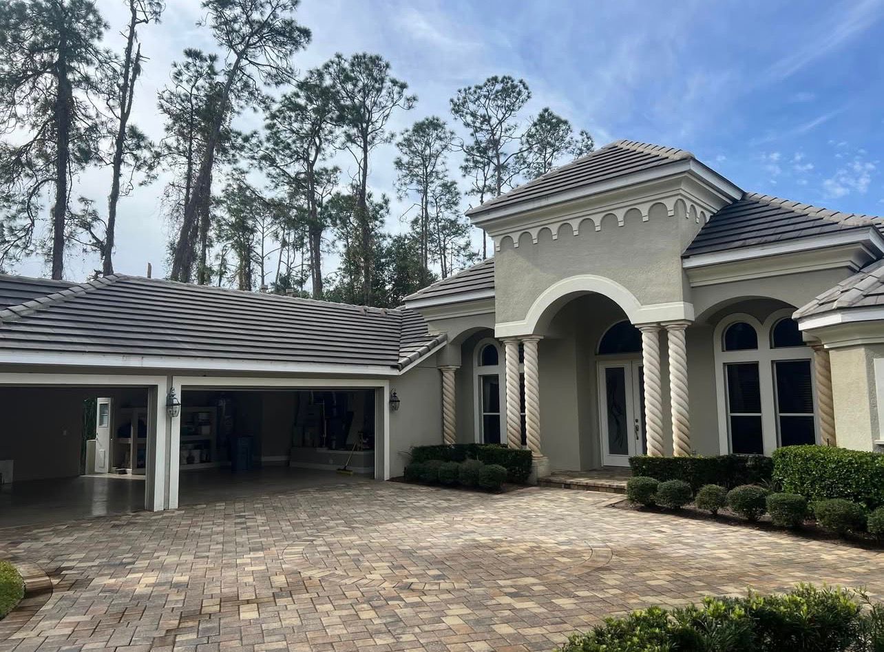 House washing service in Central Florida with Neilson Cleaning, showcasing clean siding and restored curb appeal.